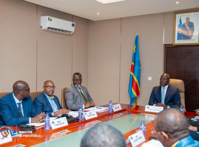 Face aux mandataires des sociétés pétrolières, Portefeuille : Jean-Lucien Bussa recommande la synergie des efforts avec le Gouvernement pour booster le secteur pétrolier en RDC !